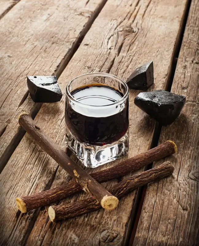licorice-liqueur-with-pure-blocks-roots_800x800
